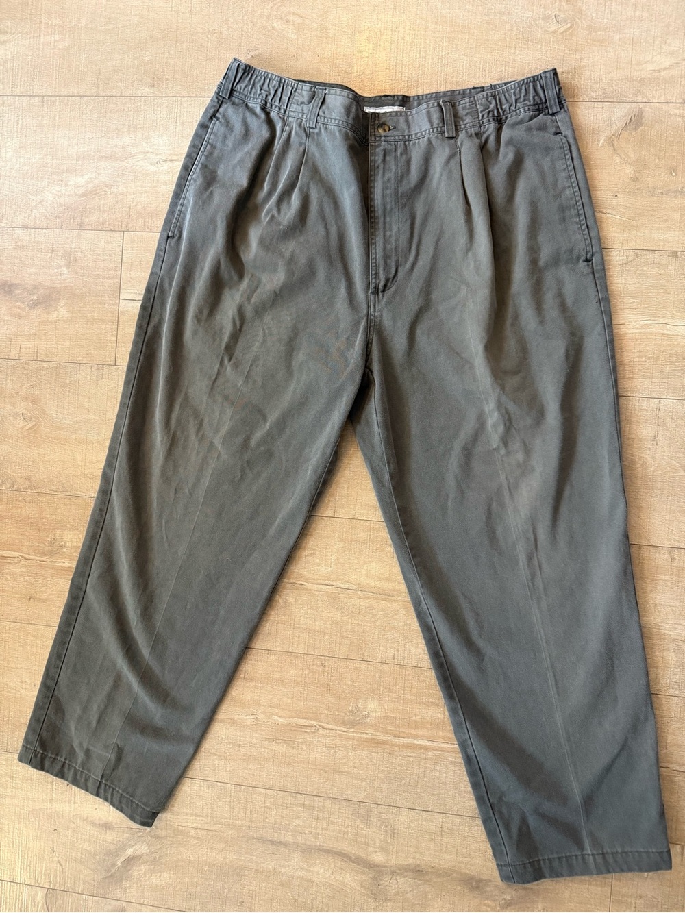 VTG Y2K Bugle Boy Company olive drab pleated chino pants Size 38"